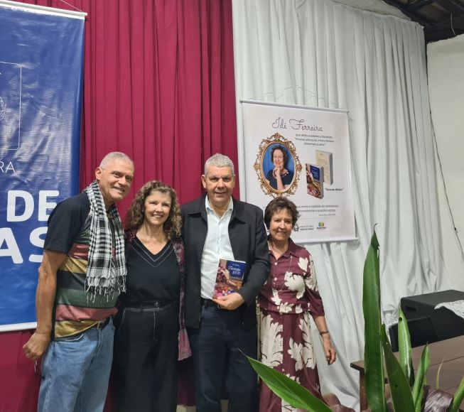 api-modulos/fotos/img/galeria_cat_culturais_540/540/13665/LANÇAMENTO DO LIVRO TECENDO AFETOS, DE IDÊ FERREIRA, TARCÍSIO,  RAQUEL E MAURO ANDRADE, 14.05.2026 (20).jpg